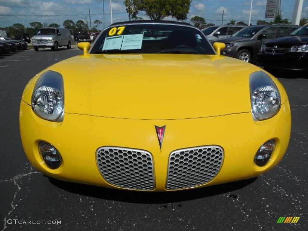 2007 Solstice Roadster - Mean Yellow / Ebony photo #12
