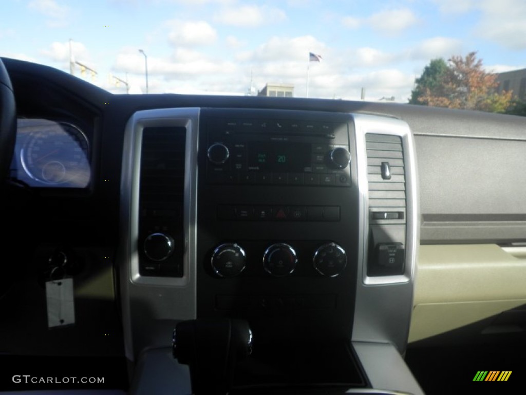 2010 Ram 1500 SLT Crew Cab 4x4 - Cool Vanilla / Dark Slate/Medium Graystone photo #7