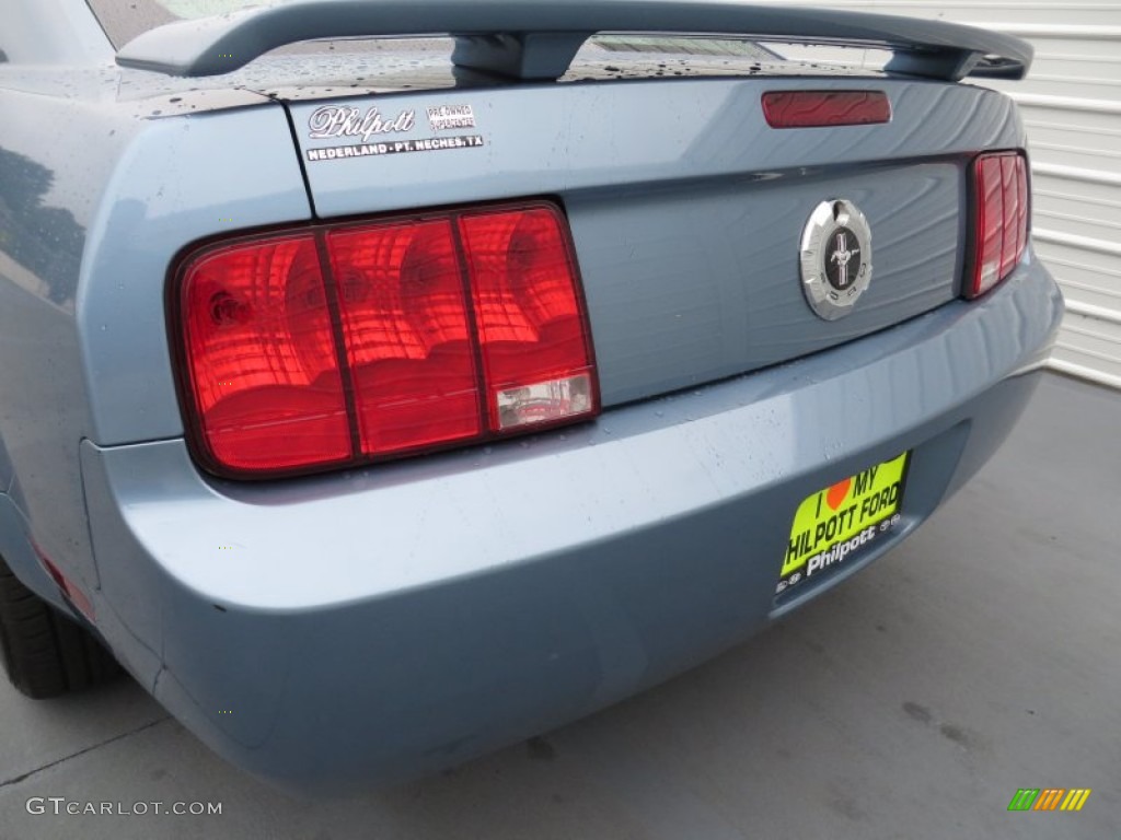 2006 Mustang V6 Premium Coupe - Windveil Blue Metallic / Light Parchment photo #22