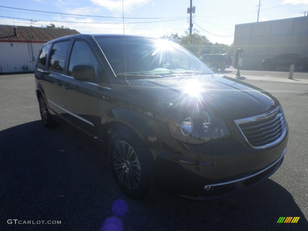 2014 Town & Country S - Brilliant Black Crystal Pearl / S Black photo #1