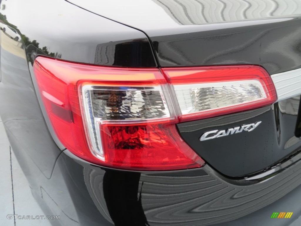 2014 Camry XLE - Attitude Black Metallic / Ivory photo #13
