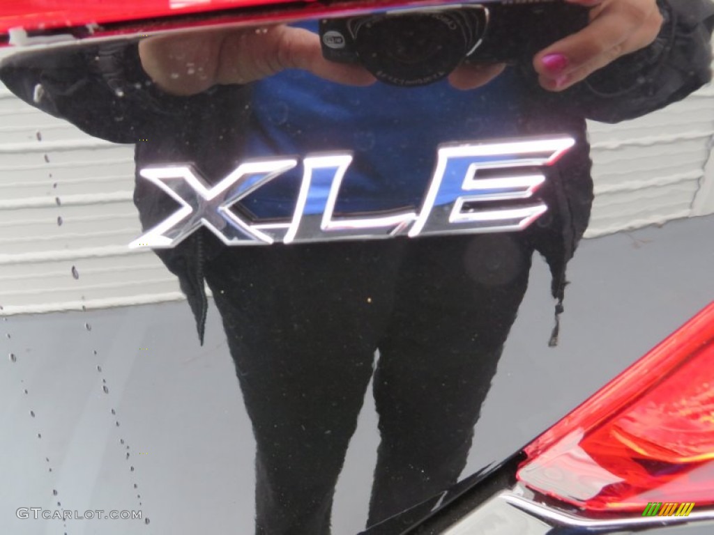 2014 Camry XLE - Attitude Black Metallic / Ivory photo #15