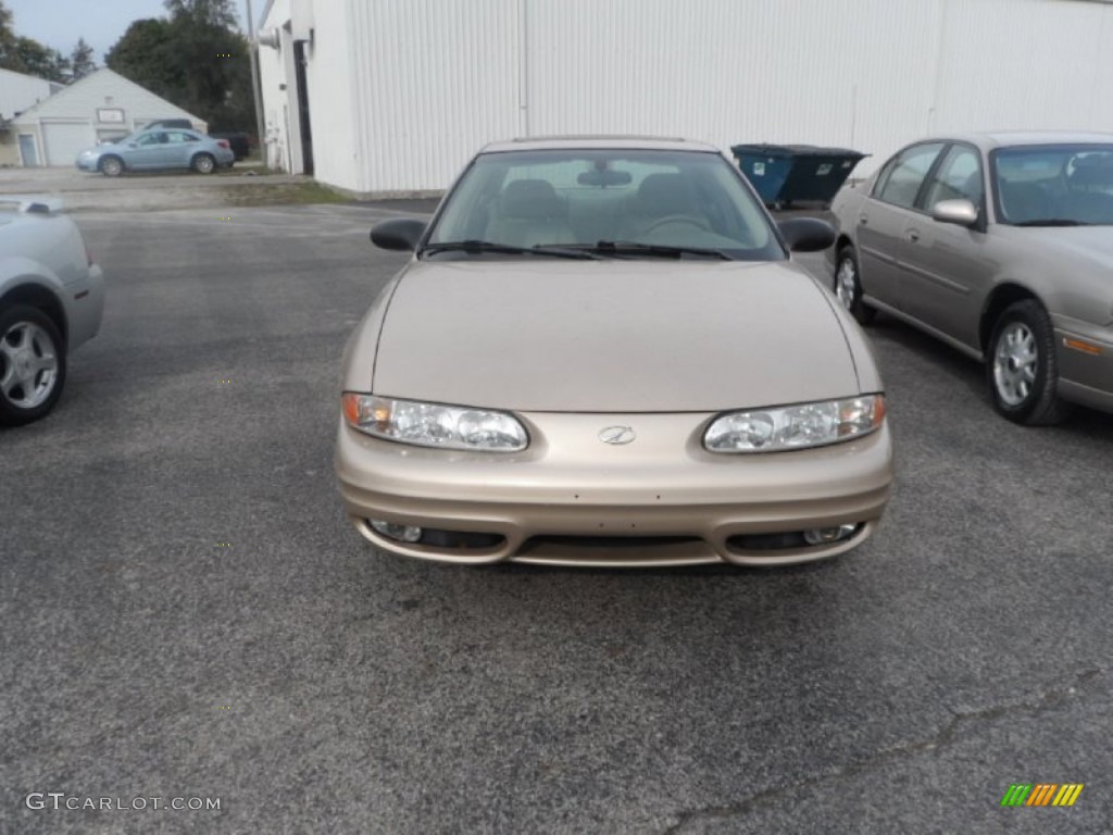 2003 Alero GLS Sedan - Sandstone Metallic / Neutral photo #2