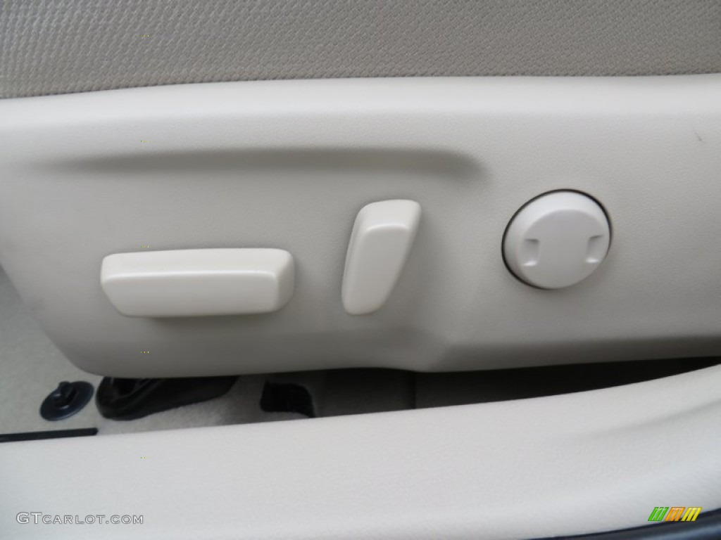 2014 Camry XLE - Attitude Black Metallic / Ivory photo #27