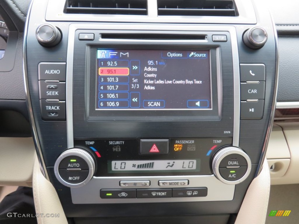 2014 Camry XLE - Attitude Black Metallic / Ivory photo #30