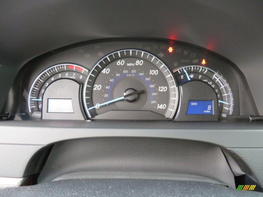 2014 Camry XLE - Attitude Black Metallic / Ivory photo #32