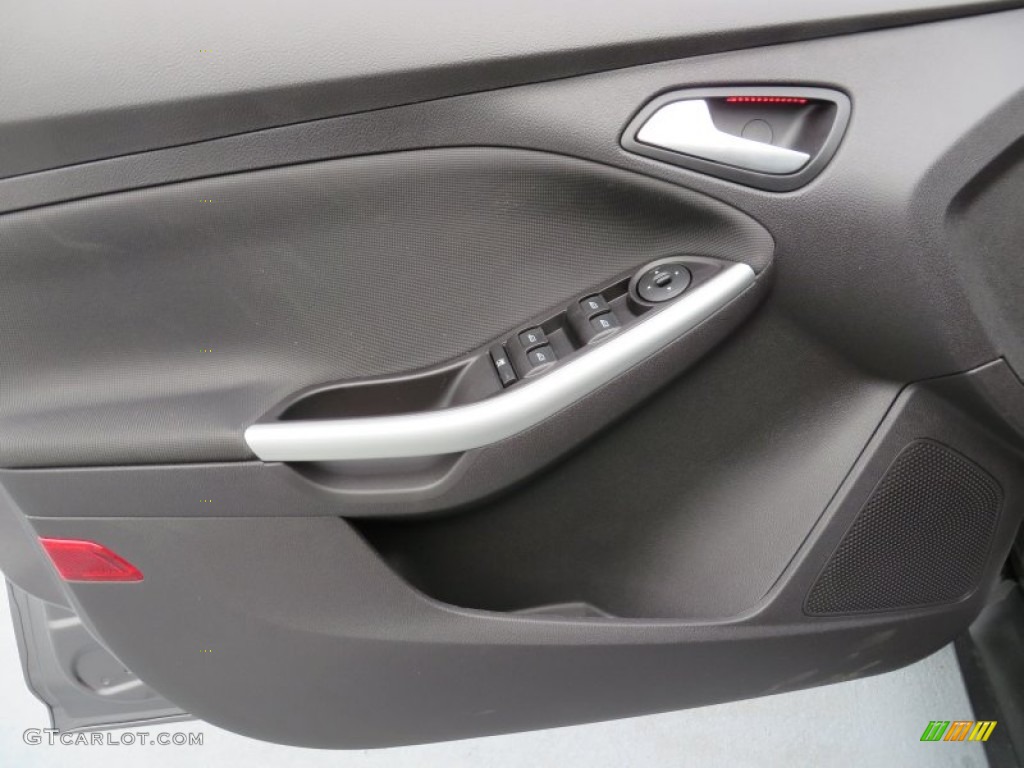 2014 Focus SE Hatchback - Sterling Gray / Charcoal Black photo #23