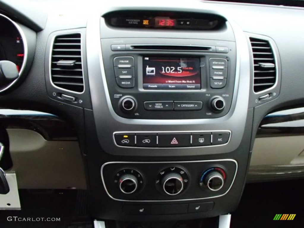 2014 Kia Sorento LX Controls Photo #86969491