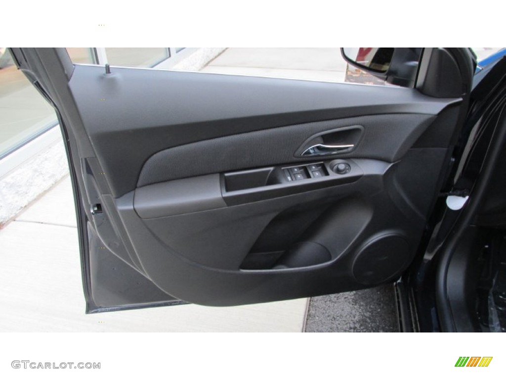 2014 Chevrolet Cruze LT Jet Black Door Panel Photo #86987098