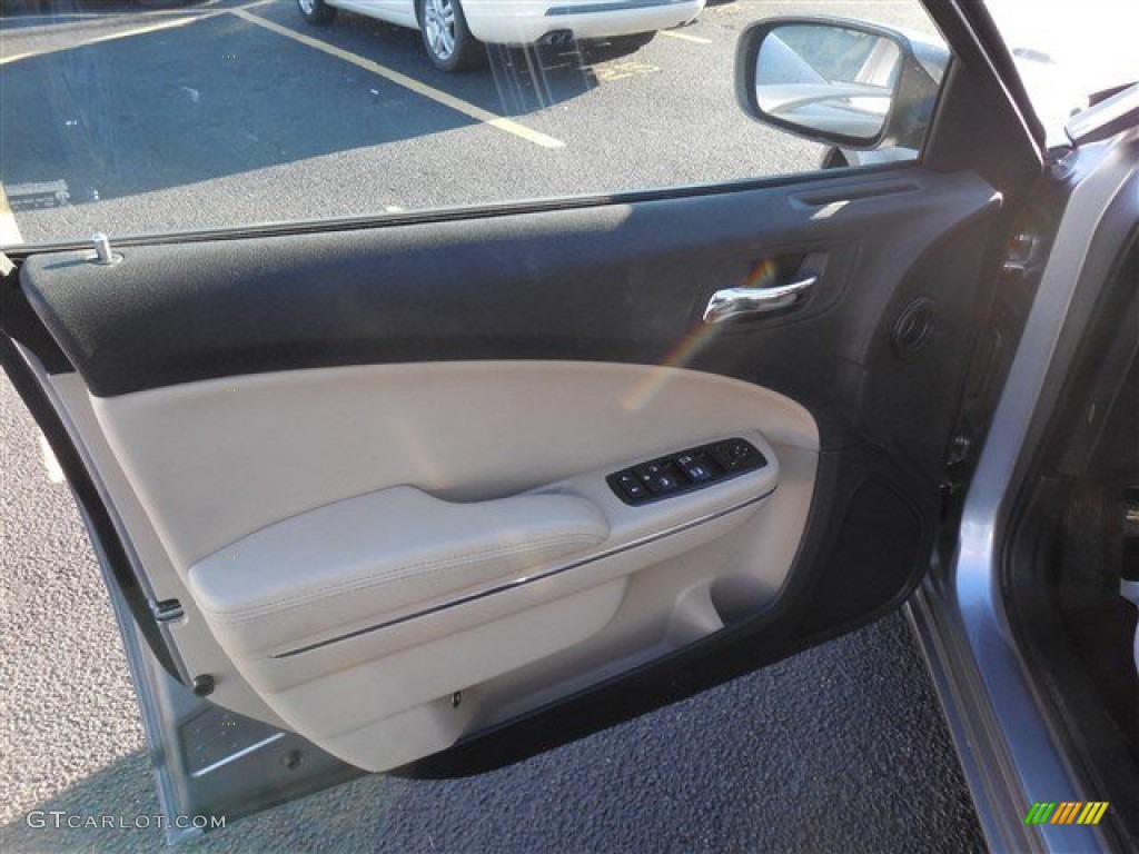 2013 Charger SE - Billet Silver / Black/Light Frost Beige photo #10