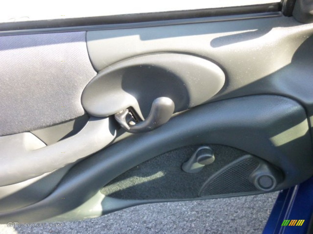 2005 Sunfire Coupe - Electric Blue Metallic / Graphite photo #17