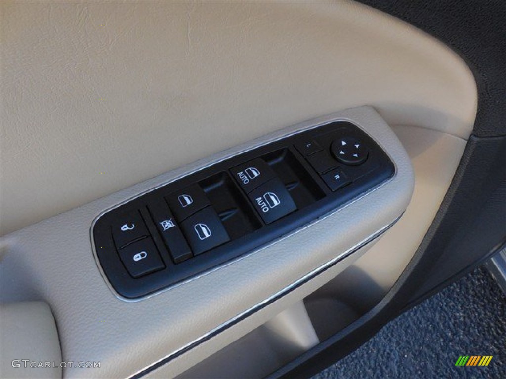 2013 Charger SE - Billet Silver / Black/Light Frost Beige photo #17