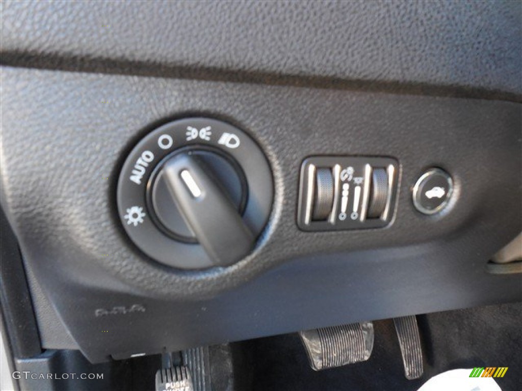 2013 Charger SE - Billet Silver / Black/Light Frost Beige photo #21