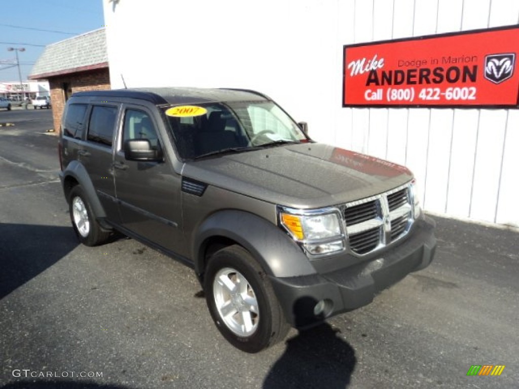 2007 Nitro SXT 4x4 - Light Khaki Metallic / Dark Khaki/Medium Khaki photo #1