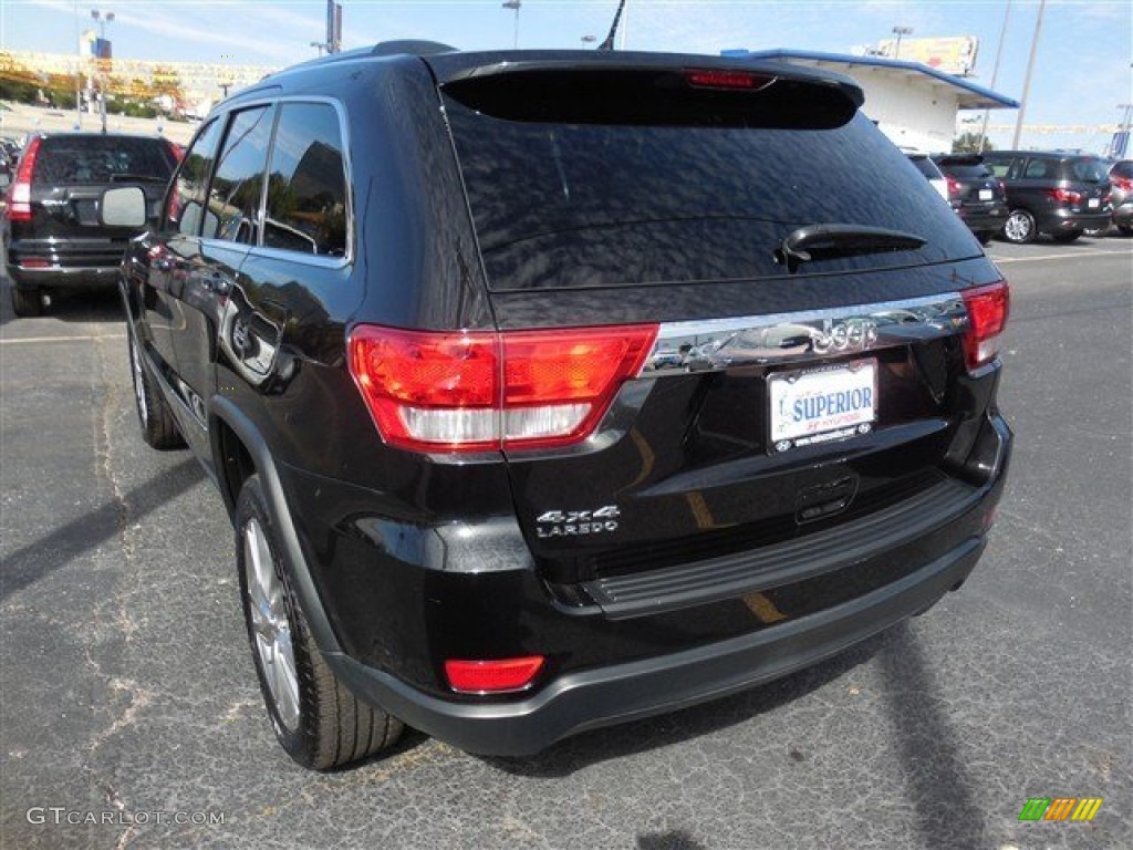 2012 Grand Cherokee Laredo 4x4 - Brilliant Black Crystal Pearl / Black photo #7