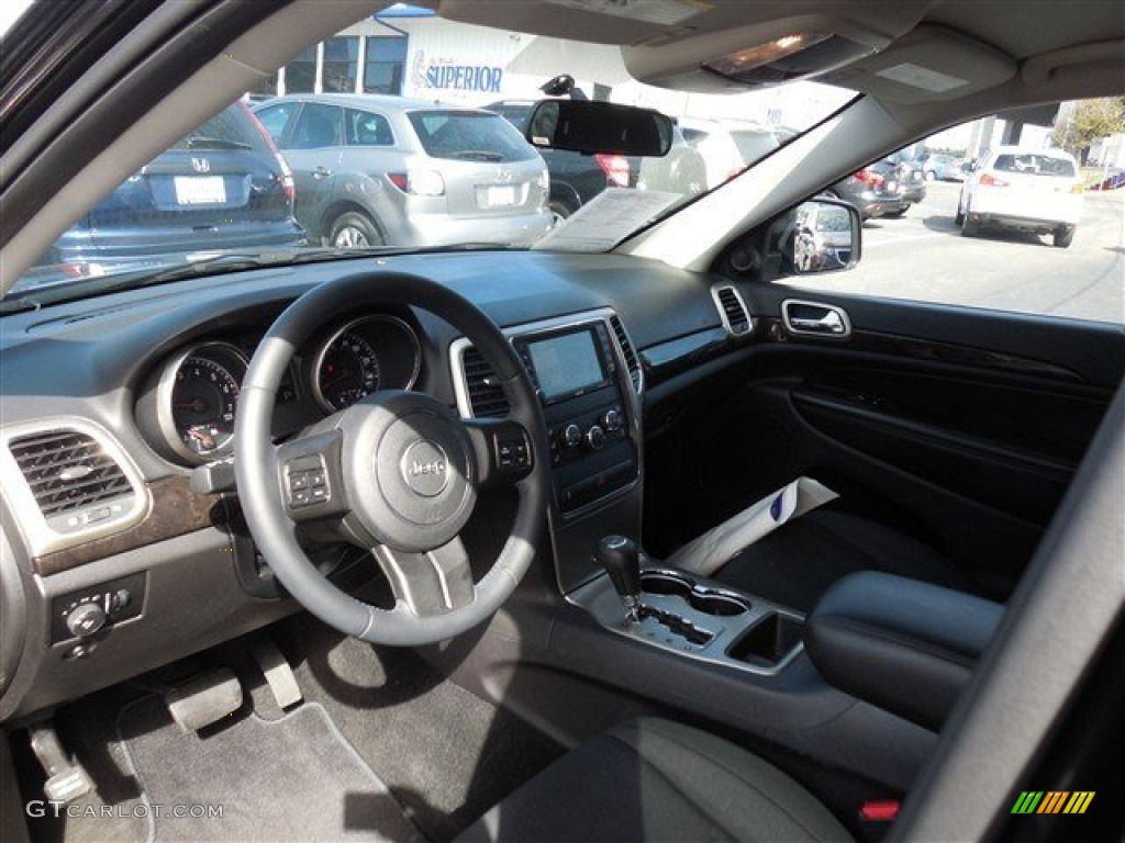 2012 Grand Cherokee Laredo 4x4 - Brilliant Black Crystal Pearl / Black photo #13