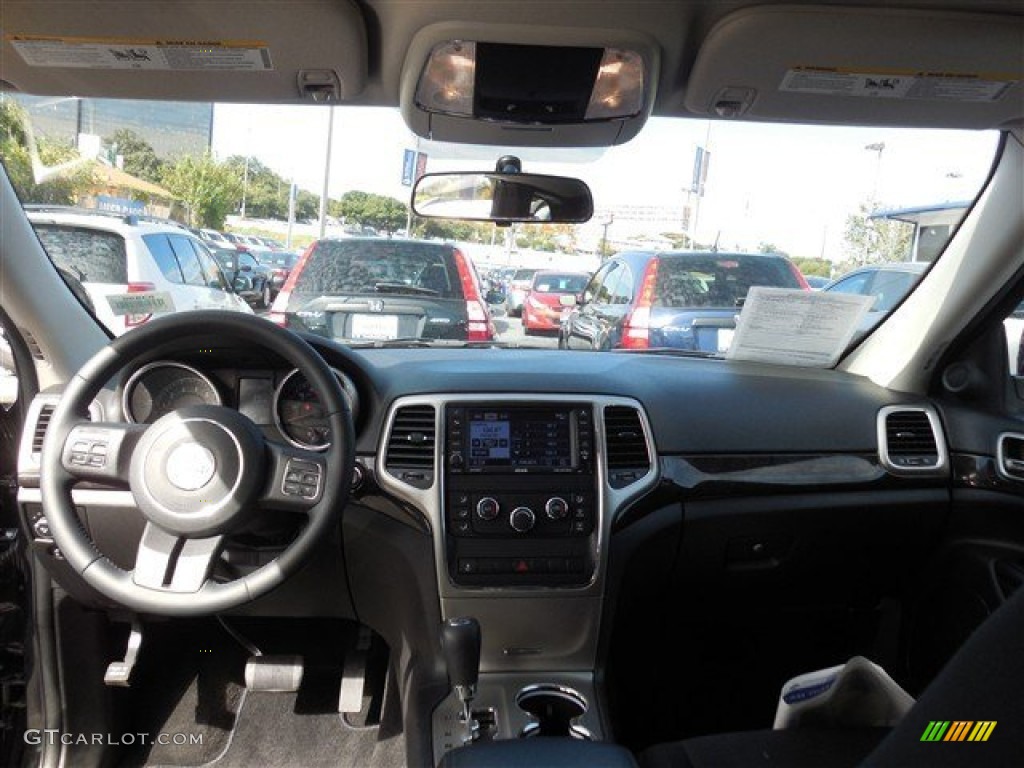 2012 Grand Cherokee Laredo 4x4 - Brilliant Black Crystal Pearl / Black photo #17