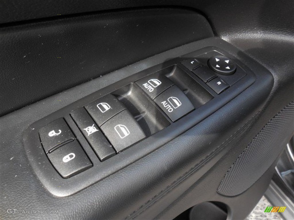 2012 Grand Cherokee Laredo 4x4 - Brilliant Black Crystal Pearl / Black photo #20