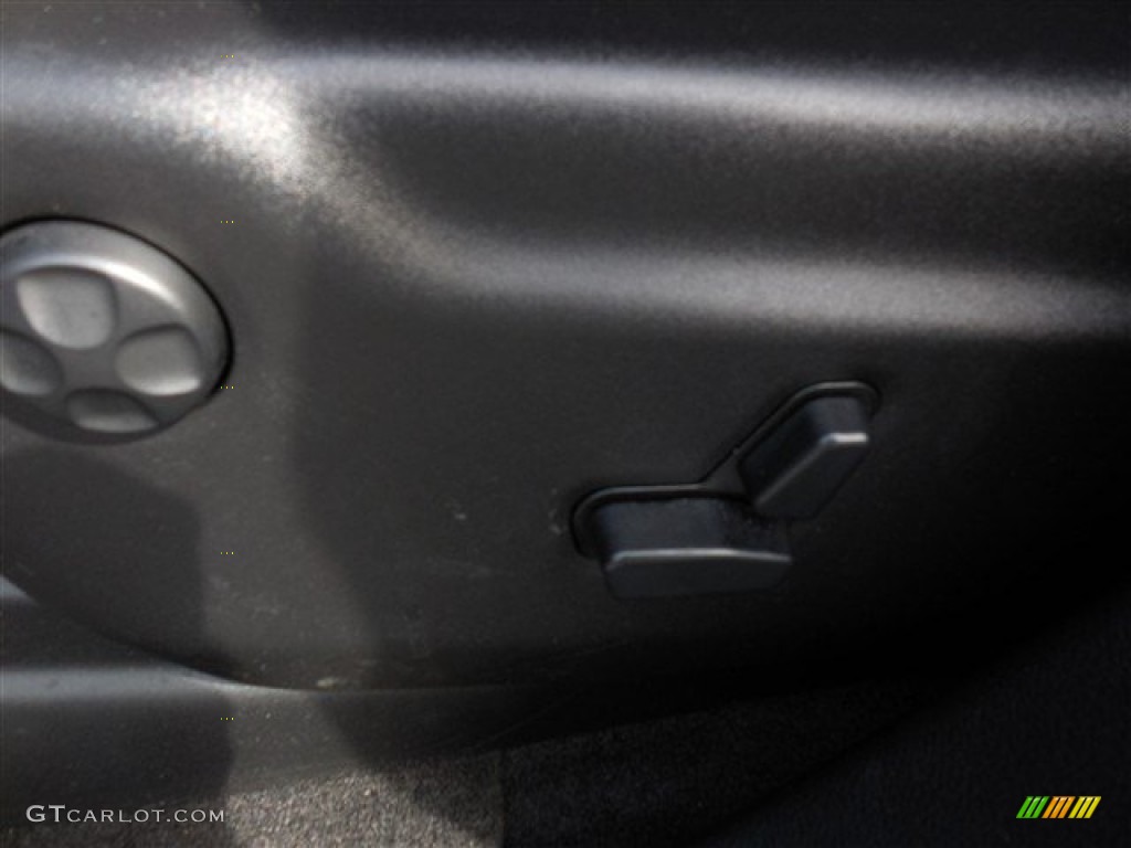 2012 Grand Cherokee Laredo 4x4 - Brilliant Black Crystal Pearl / Black photo #21