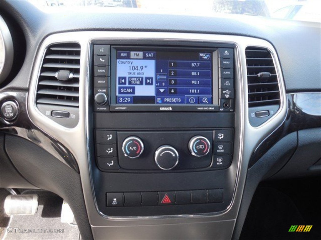 2012 Grand Cherokee Laredo 4x4 - Brilliant Black Crystal Pearl / Black photo #24