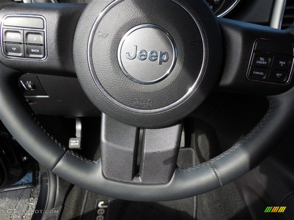 2012 Grand Cherokee Laredo 4x4 - Brilliant Black Crystal Pearl / Black photo #27