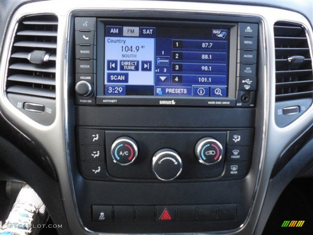 2012 Grand Cherokee Laredo 4x4 - Brilliant Black Crystal Pearl / Black photo #31