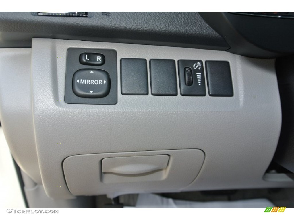2009 Highlander  - Blizzard White Pearl / Ash photo #12