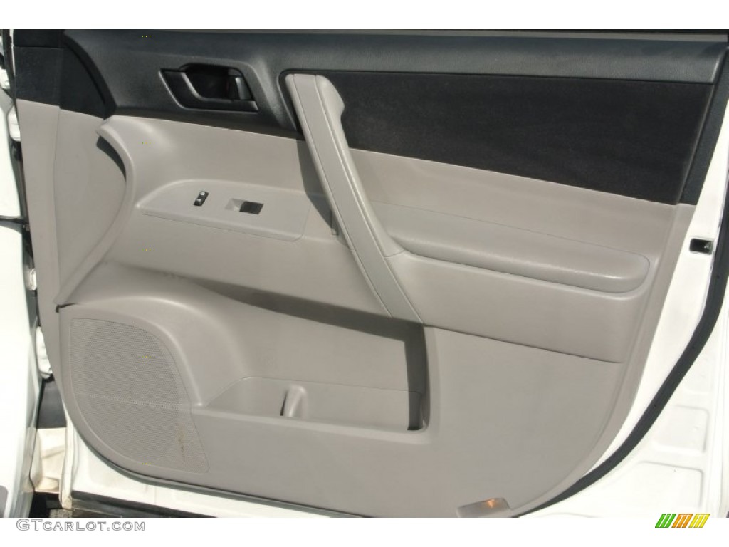 2009 Highlander  - Blizzard White Pearl / Ash photo #21