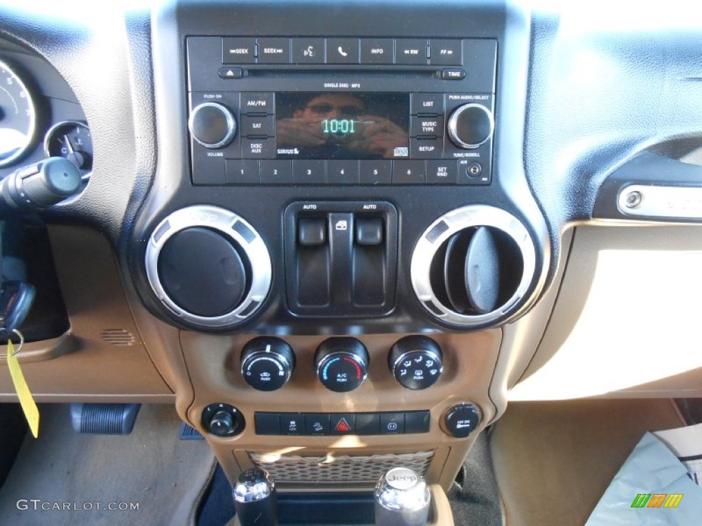 2011 Wrangler Rubicon 4x4 - Black / Black photo #21