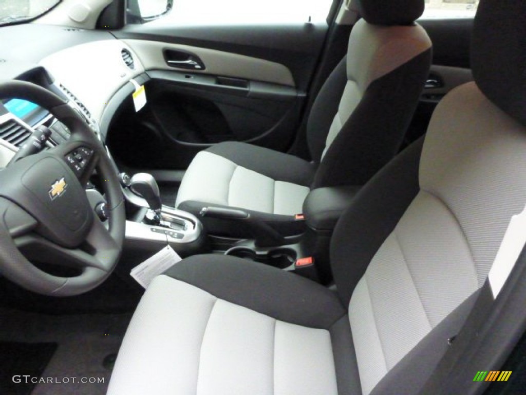 2014 Cruze LS - Rainforest Green Metallic / Jet Black/Medium Titanium photo #10