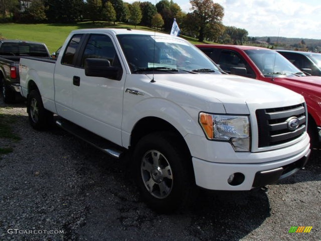 2010 F150 STX SuperCab 4x4 - Oxford White / Medium Stone photo #1