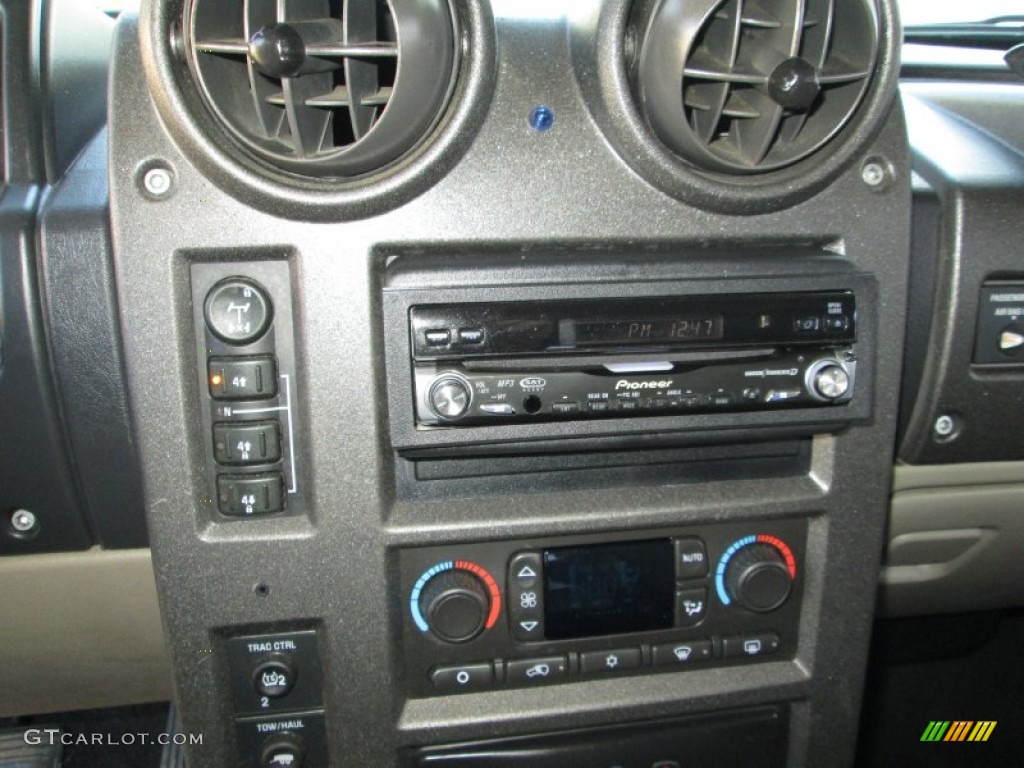 2003 Hummer H2 SUV Controls Photo #87024680
