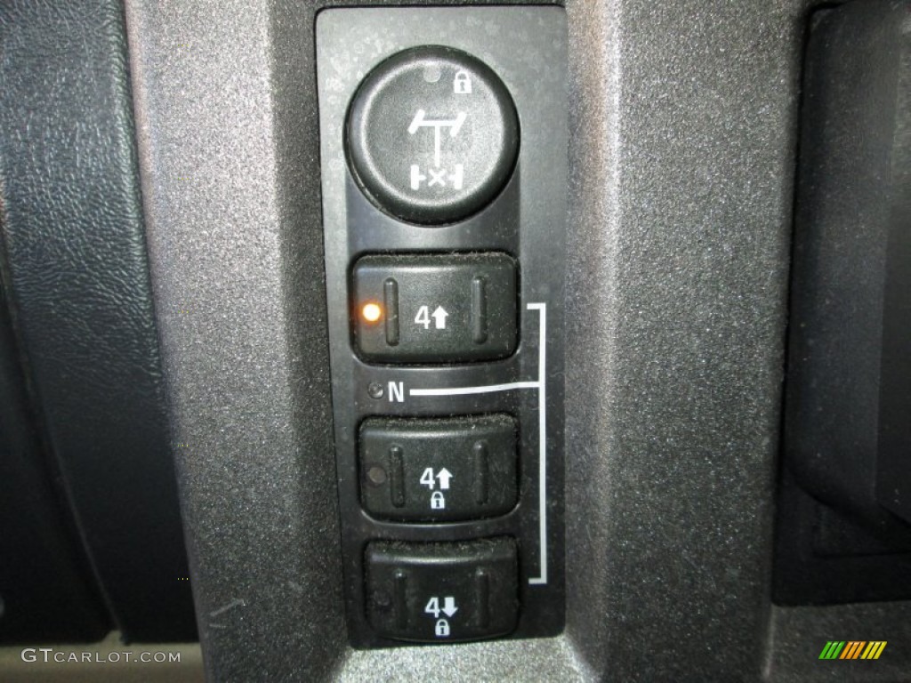 2003 Hummer H2 SUV Controls Photo #87024713