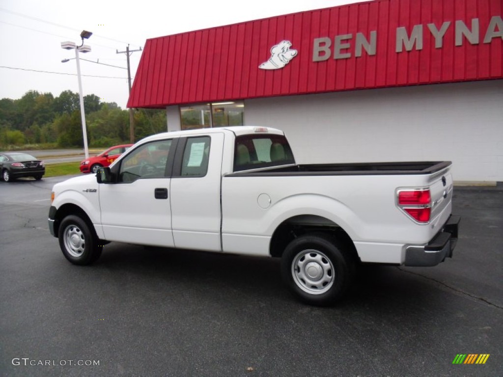 2010 F150 XL SuperCab - Oxford White / Medium Stone photo #2