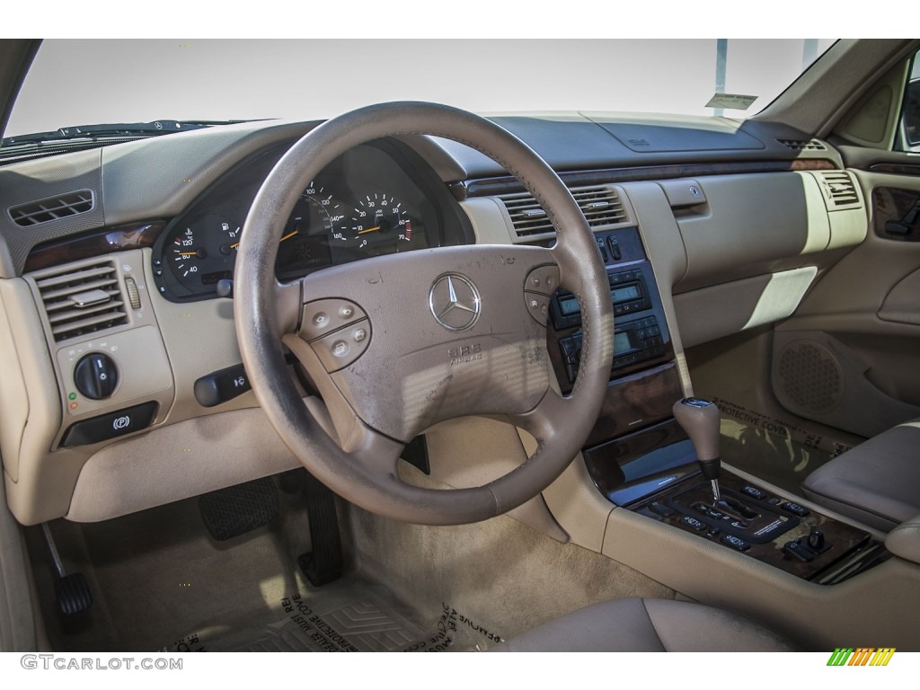 2000 Mercedes-Benz E 320 Sedan Java Dashboard Photo #87047859