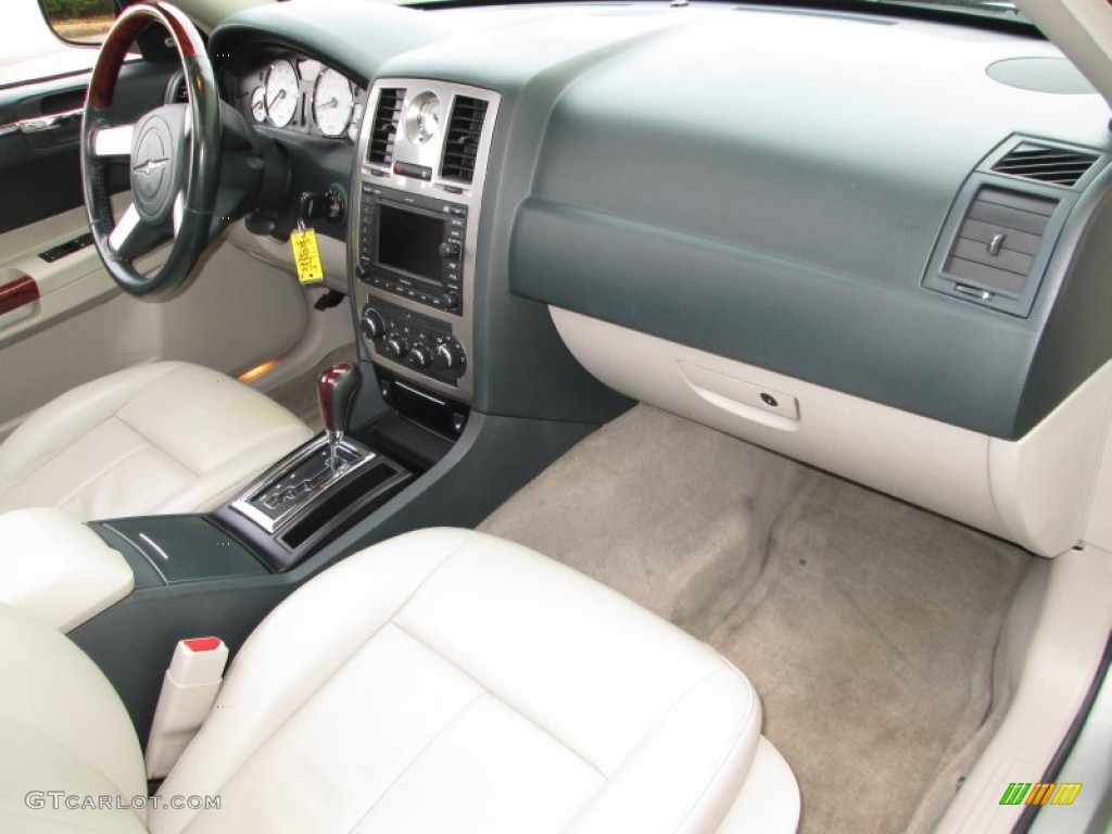 2006 Chrysler 300 Touring AWD Deep Jade/Light Graystone Dashboard Photo #87050349