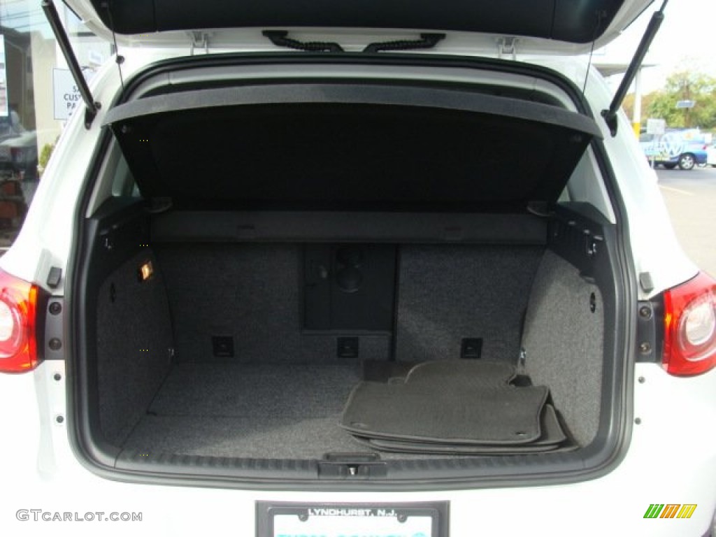 2011 Tiguan S 4Motion - Candy White / Charcoal photo #13