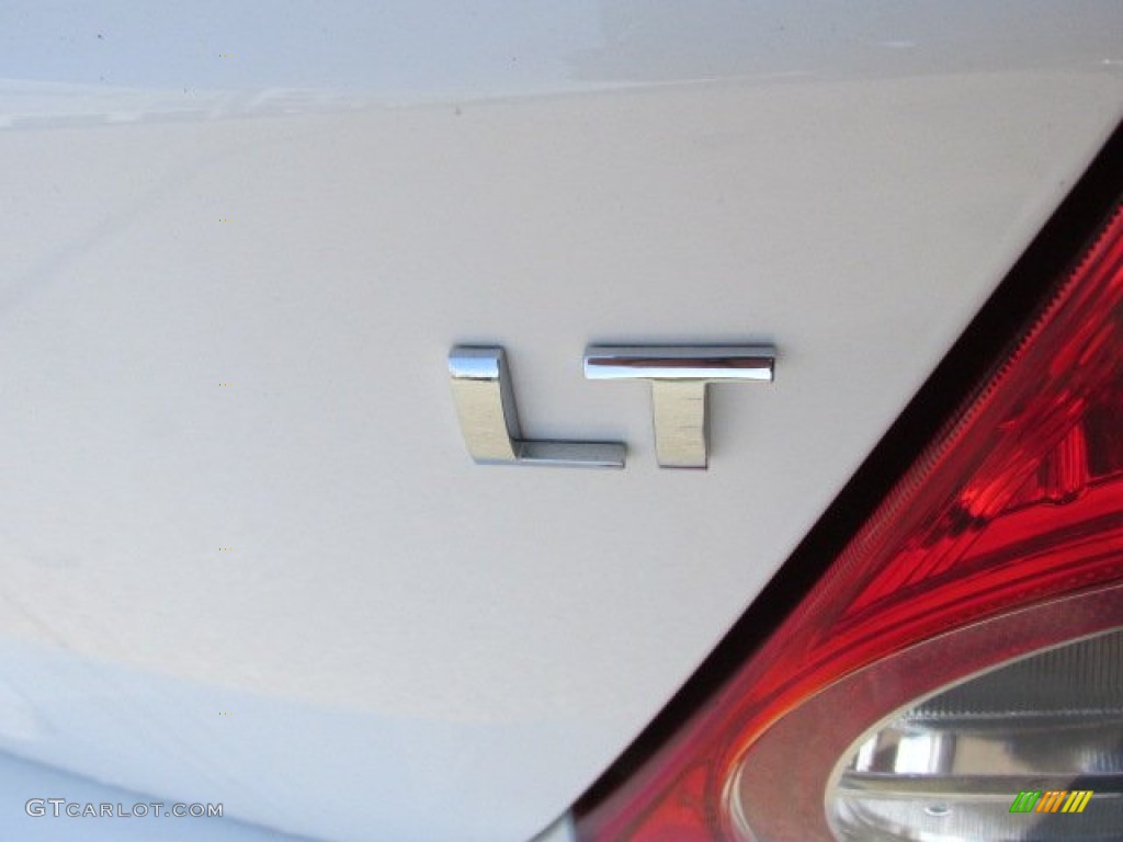 2010 Aveo Aveo5 LT - Summit White / Charcoal photo #9