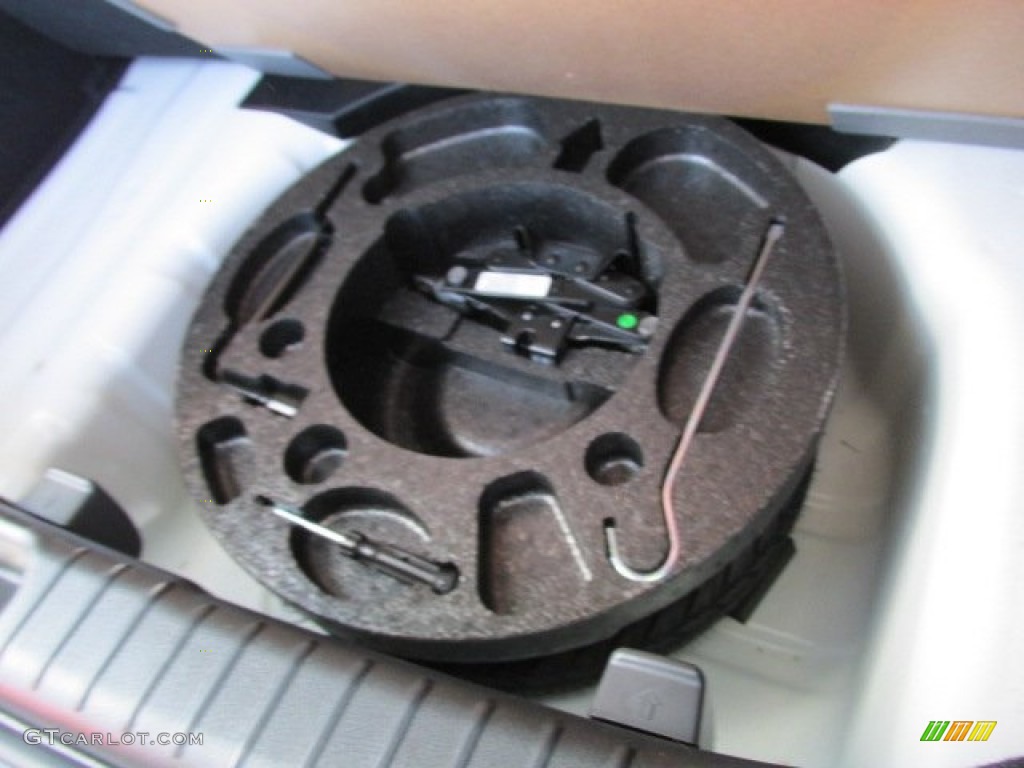 2010 Aveo Aveo5 LT - Summit White / Charcoal photo #22