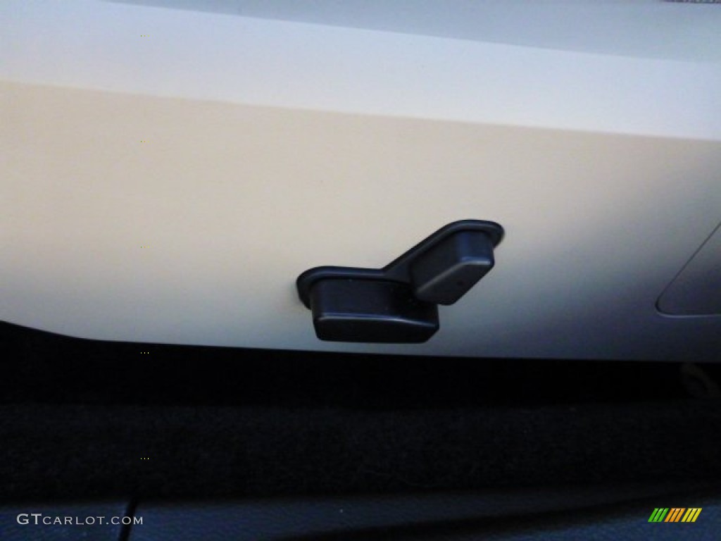 2014 200 Touring Sedan - Cashmere Pearl / Black/Light Frost Beige photo #17