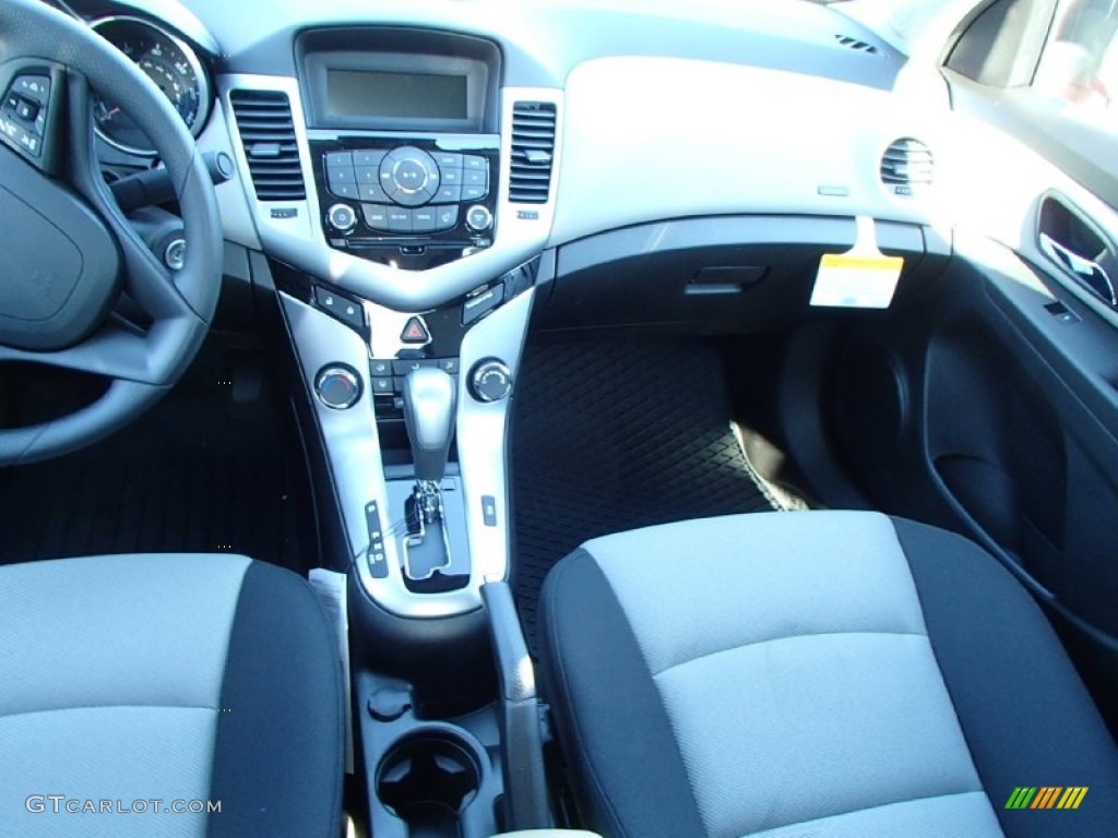 2014 Cruze LS - Red Hot / Jet Black/Medium Titanium photo #6