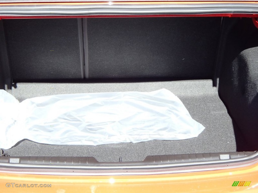 2014 Cruze LS - Red Hot / Jet Black/Medium Titanium photo #10