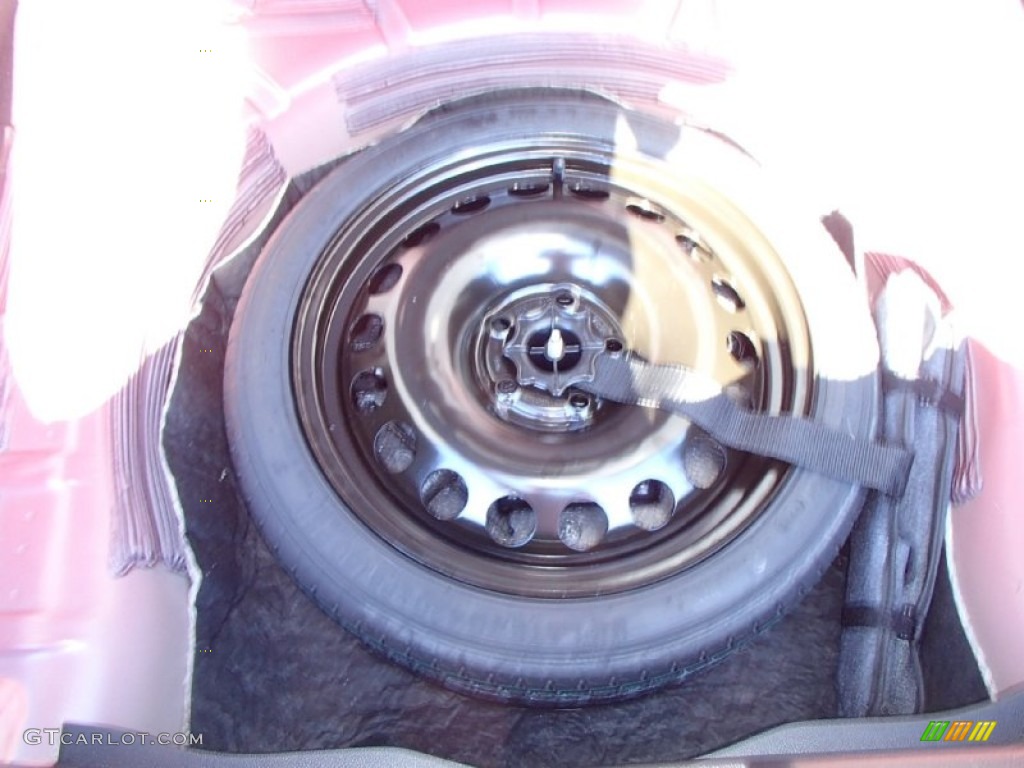 2014 Cruze LS - Red Hot / Jet Black/Medium Titanium photo #11