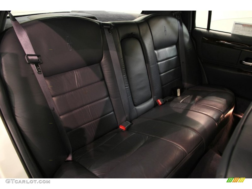1999 Lincoln Town Car Executive Rear Seat Photo #87083556
