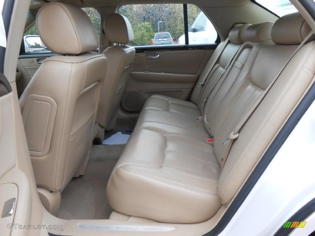 2007 DTS Sedan - Glacier White / Cashmere photo #17