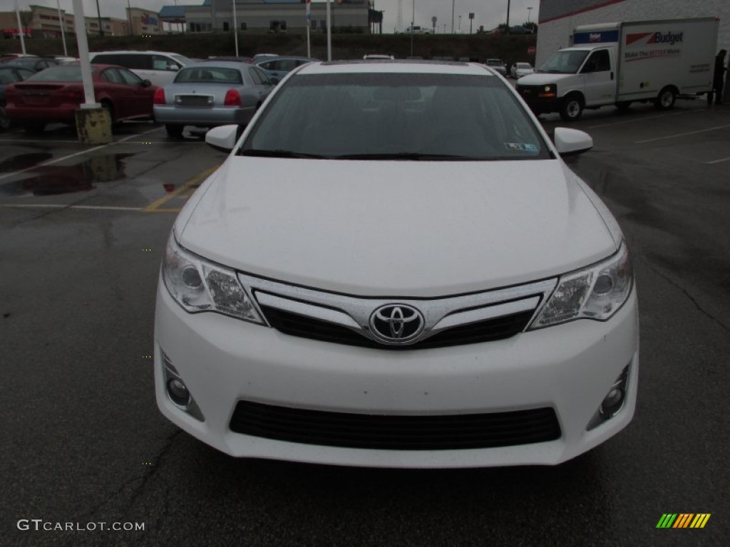 2012 Camry XLE V6 - Super White / Ash photo #4