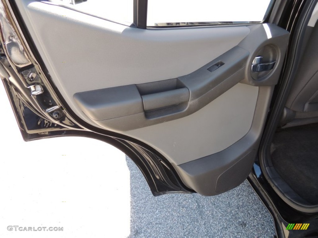 2013 Nissan Xterra S Gray Door Panel Photo #87090891