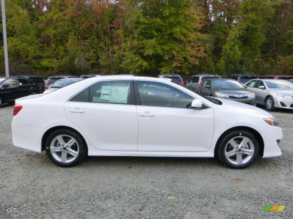 2014 Camry SE - Super White / Black/Ash photo #2