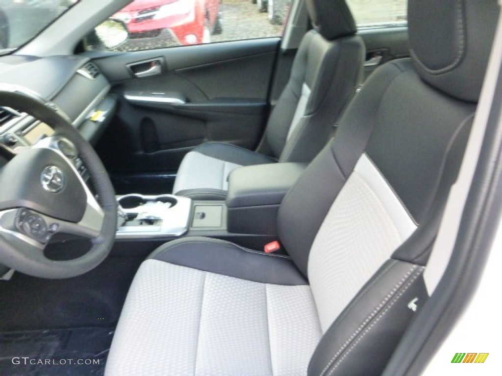 2014 Camry SE - Super White / Black/Ash photo #10