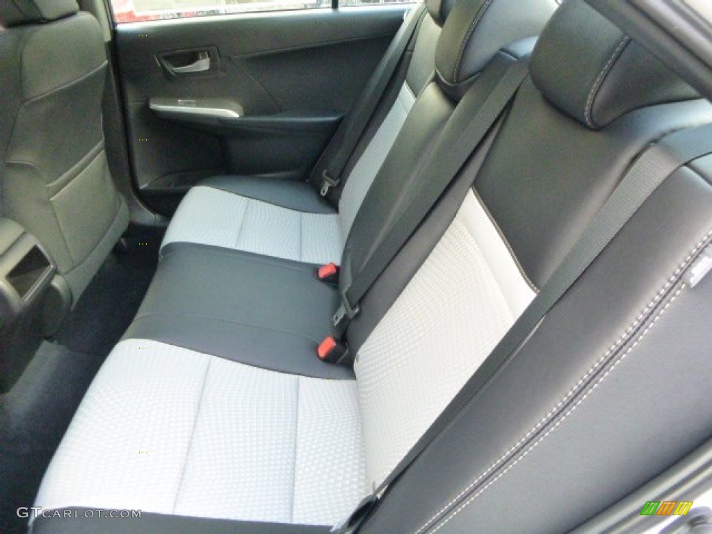 2014 Camry SE - Super White / Black/Ash photo #11